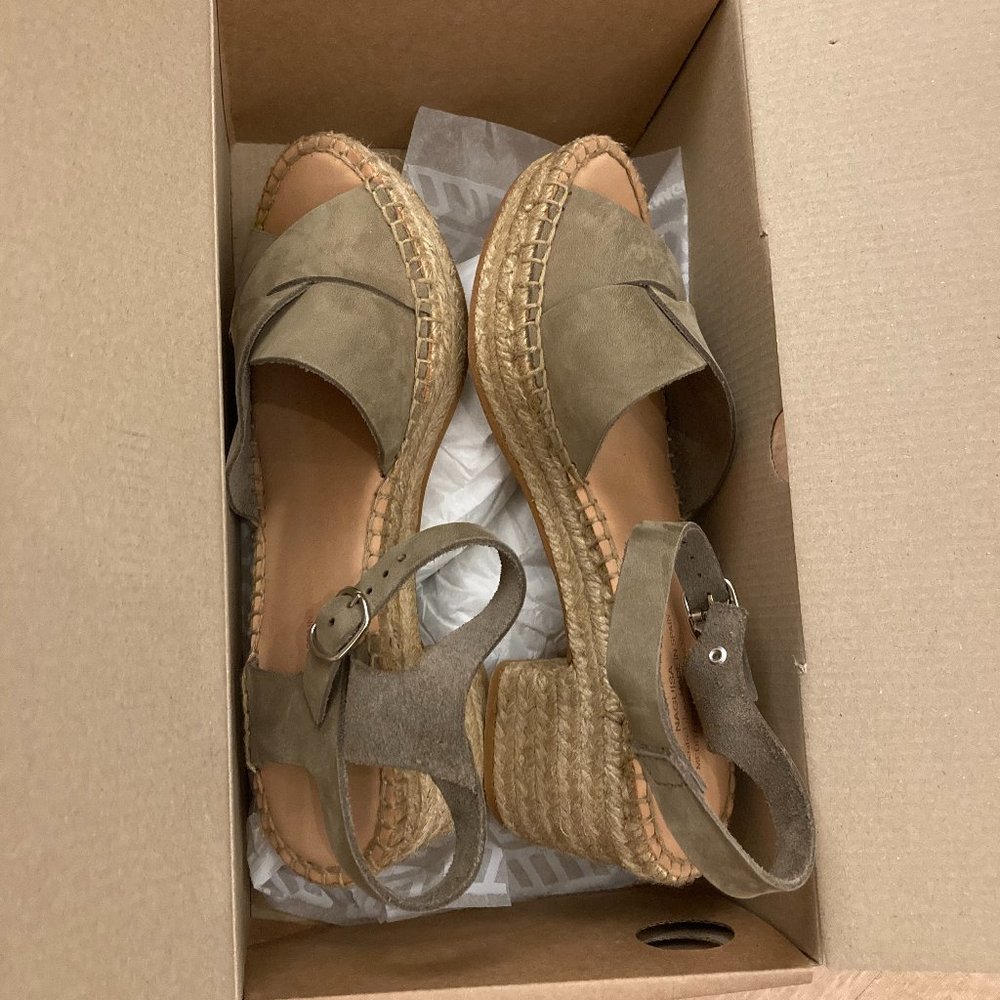Naguisa Platform Sandals